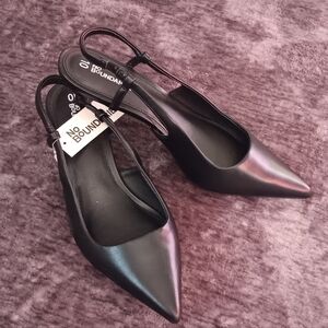NWT No Boundaries Black Slingback Kitten Heels Pointed Toe Women's Size:10